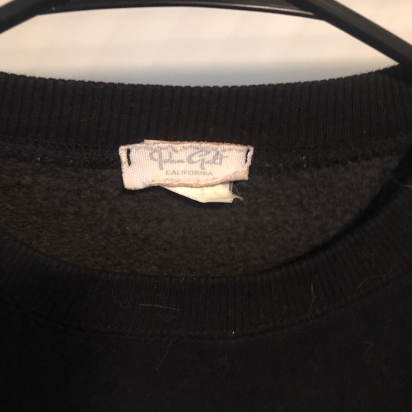 Brandy Melville Cropped Sweatshirt - Picture 3 of 3